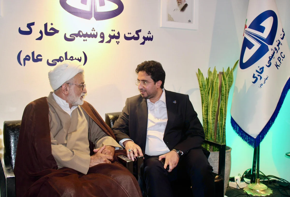 بازدید رئیس کمیسیون انرژی مجلس از غرفه پتروشیمی خارک در نمایشگاه نفت