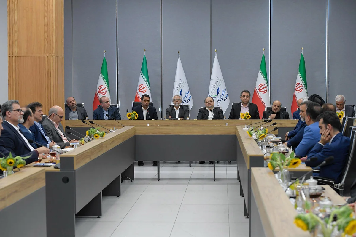 در مراسم تکریم و معارفه مدیران عامل شرکت‌های تولیدی؛  شریعتمداری: رویکرد آینده‌نگری به بازار، اساس سیاست‌های تولیدی ماست