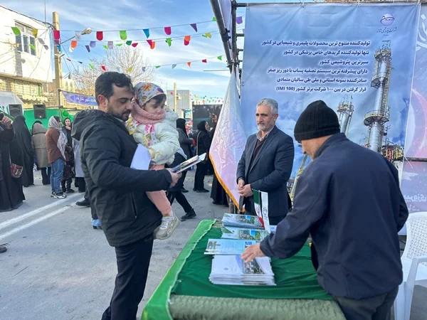 استقبال مردمی از غرفه پتروشیمی شازند در نمایشگاه دستاوردهای انقلاب اسلامی