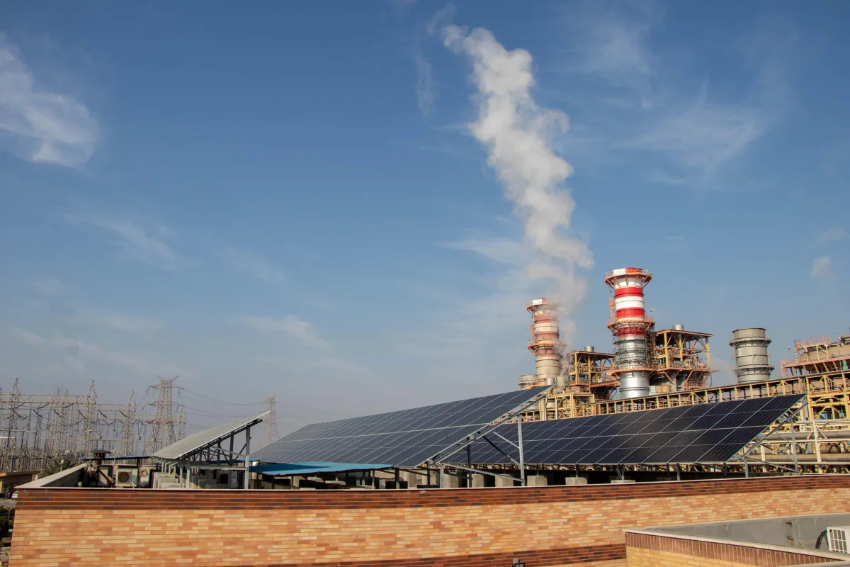 نیروگاه خورشیدی ۷۵ کیلوواتی فجر انرژی خلیج‌فارس به بهره‌برداری رسید