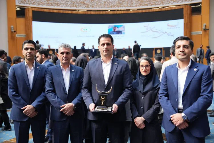 تندیس زرین جایزه ملی مدیریت مالی ایران به آریاساسول رسید